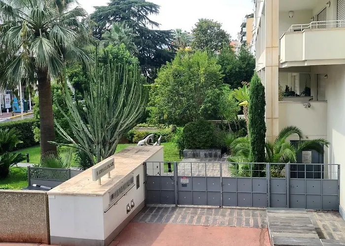 Apartment Le Ptit Ecrin Du Lerins